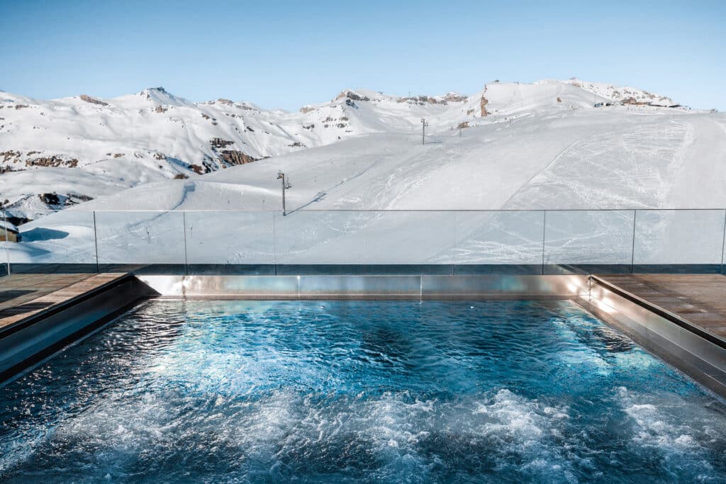 piscine inox vue sur les montagnes